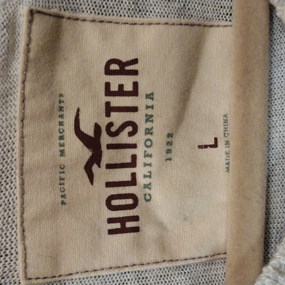 GUC Men's Hollister sweater - Picture 2 of 3